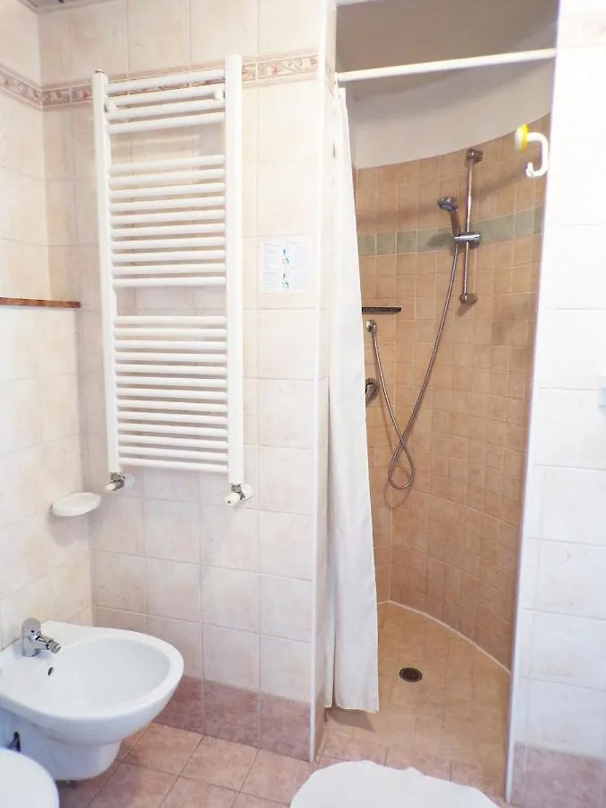 Hotel Crystal - Spiaggia Inclusa Con Pacchetti Personalizzati 3*, Rimini