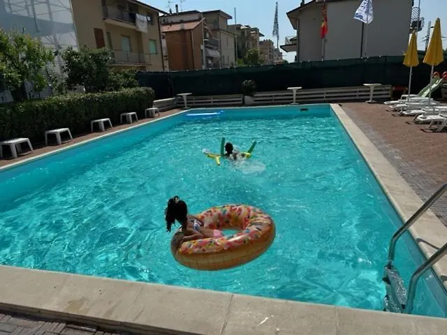 ***  Hotel Crystal Italien