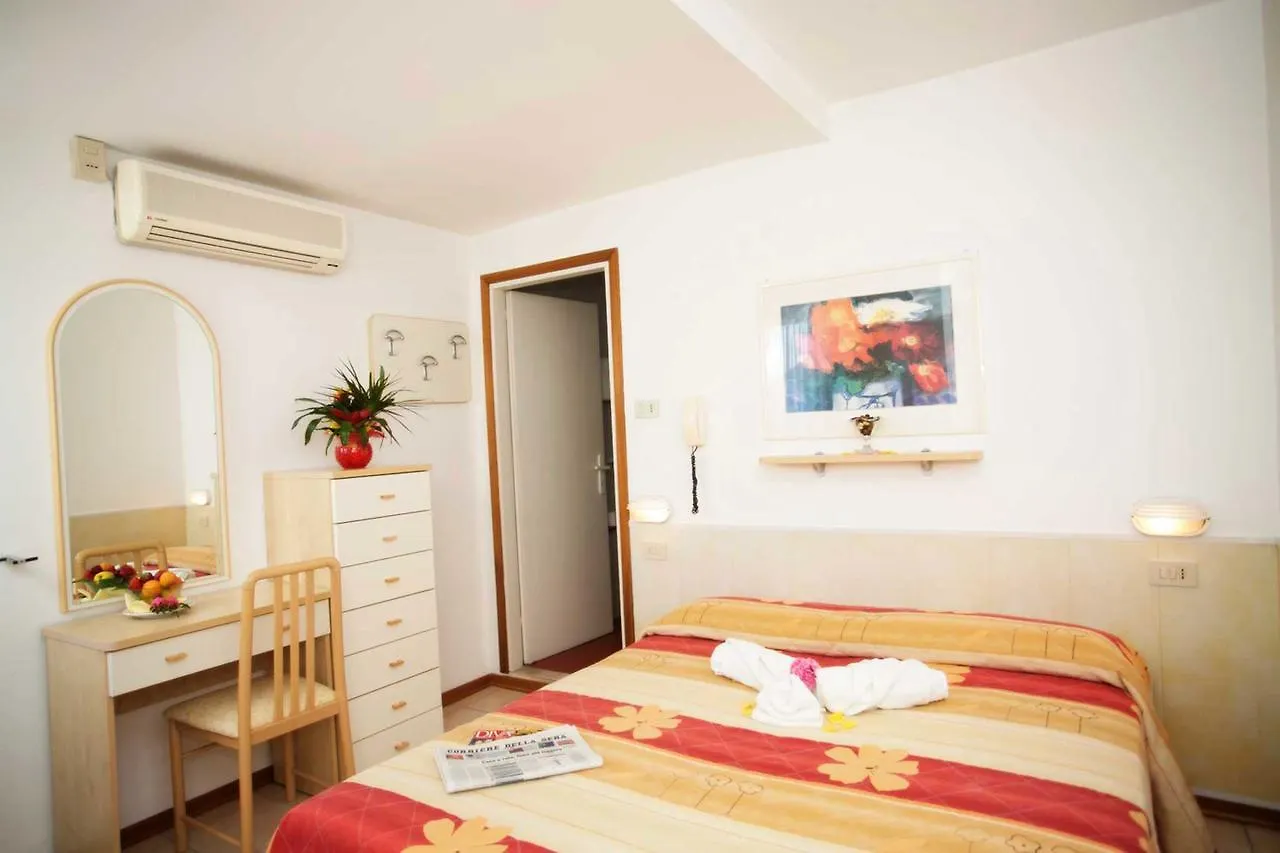 Hotel Crystal 3*, Rimini Italien